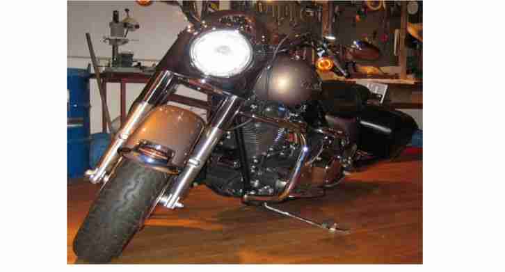 Harley Davidson Road King custom FLHRS 2004 model 6300 KM wie NEU!