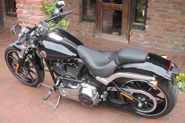 Harley Davidson Softail Breakout Modell 2015 Neufahrzeug SOFORT