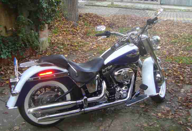 Harley - Davidson Softail de Luxe.