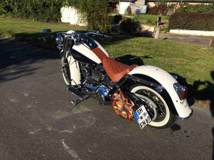 Harley - Davidson Softail de Luxe.