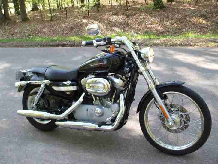 Harley-Davidson -Sportster 883-Custom- dt.Modell- neuwertiger Zustand-