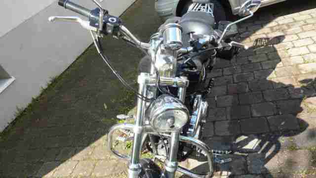 Harley Davidson Sportster XL 1200 Custom Topzustand mit viel Chrom und Zubehör