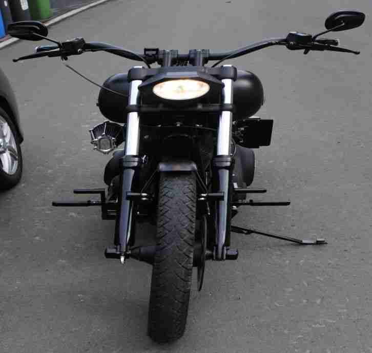 Harley Davidson Traumbike "Black Hawk" im neuwertigen Zustand 300er Reifen VHB !