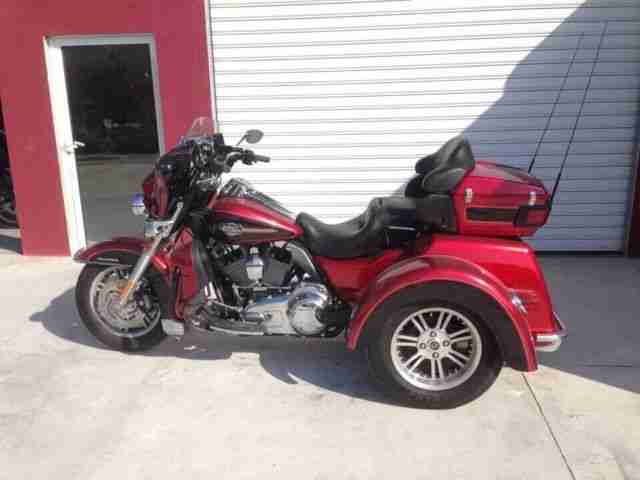 Harley Davidson Triglide FLHTCUTG ORIGINAL TRIKE 7100 KM