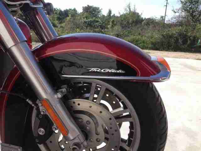 Harley Davidson Triglide FLHTCUTG ORIGINAL TRIKE 7100 KM