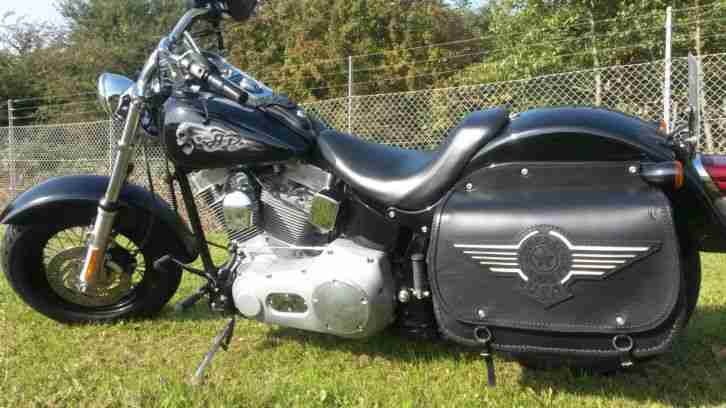 Harley Davidson Twin Cam Softail Bobber mit 200er Heck