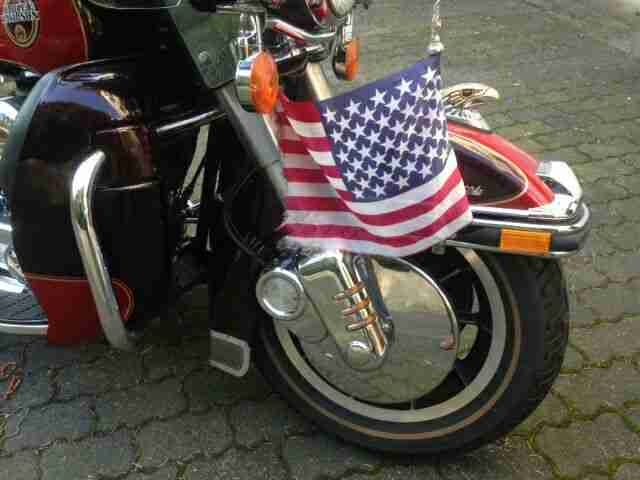 Harley Davidson / Ultra Classic Elektra Glide / hell-dunkel-rubyn-metallic