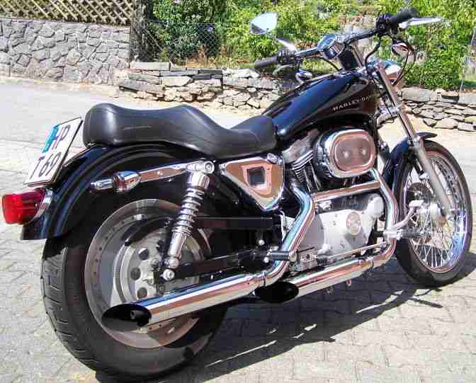 Harley Davidson XL 883 Custom / TOP - gepflegt / nur 16.160 km (original)