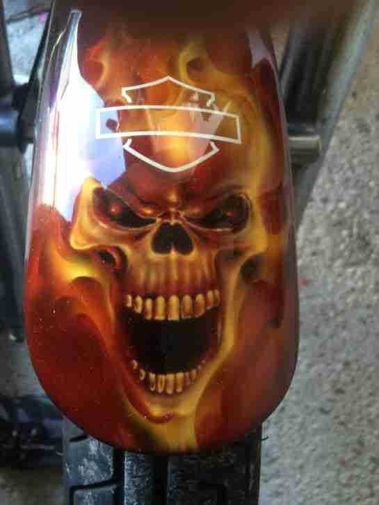Harley Davidson mit Airbrush Flames