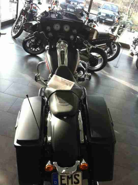 °° Harley Davisdon - Street Glide - Unikat - Sonderlackierung - 13.500 KM °°