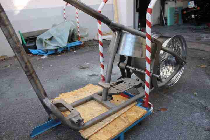 Harley Highnecker Starrrahmen Rolling Chassis CCE Springer