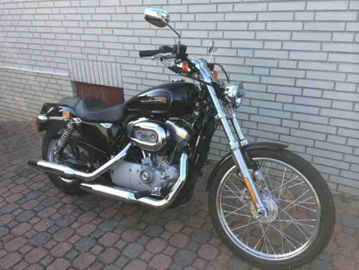 Harley Sportster 883 Custom 2.Hand Modell 2010 nur 9.950 km neuwertiger Zustand