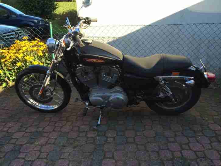 Harley Sportster 883 Custom 2.Hand Modell 2010 nur 9.950 km neuwertiger Zustand