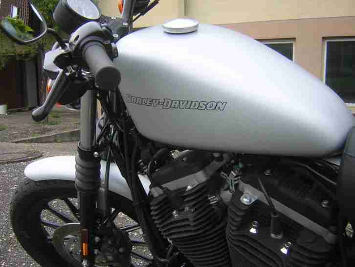 Harley Sportster Iron 2010er deutsches Modell 4600km in Brillant Silver Denim