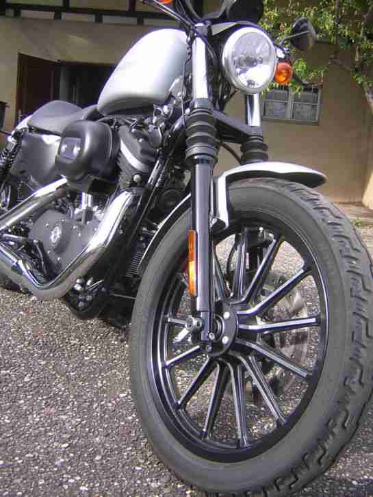Harley Sportster Iron 2010er deutsches Modell 4600km in Brillant Silver Denim