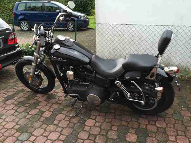 Harley Street Bob 1.Hand nur 5.100km Modell 2011 deutsches Modell neuw Zustand