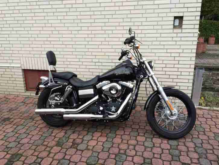Harley Street Bob 1.Hand nur 5.100km Modell 2011 deutsches Modell neuw Zustand