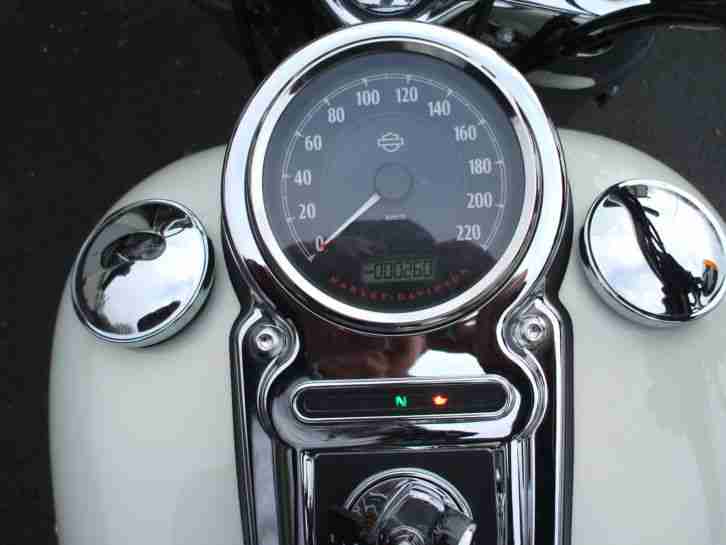 Harley-Switchback-2014-dt.Erstauslieferung-Laufleistung: gerade einmal 260 km