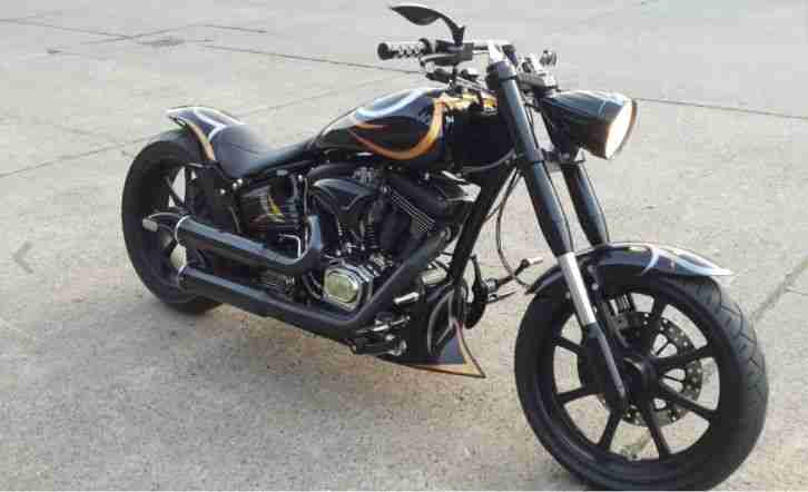 Harley Twin Cam Custombike im Dragstyle Topp