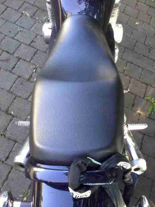 Hingucker: Kawasaki Zephyr 750, veredelt unter anderem mit Drag bar Lenker