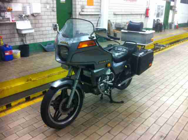 Honda 500 GL Silverwing TÜV 08/2016,neue Lichtmaschine,Top-Case,Radio,Tanktasche