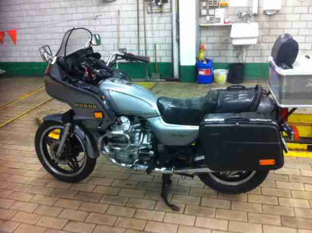 Honda 500 GL Silverwing TÜV 08/2016,neue Lichtmaschine,Top-Case,Radio,Tanktasche