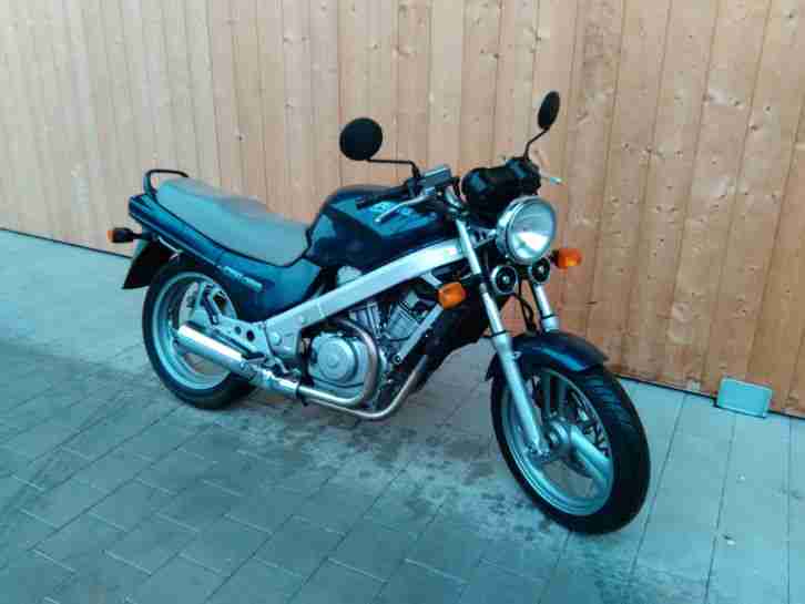 Honda 650 Revere RC33