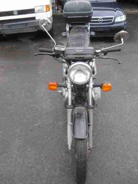 Honda CB 250 N wie abgebildet OHNE Papiere und Schlüssel der Motor dreht
