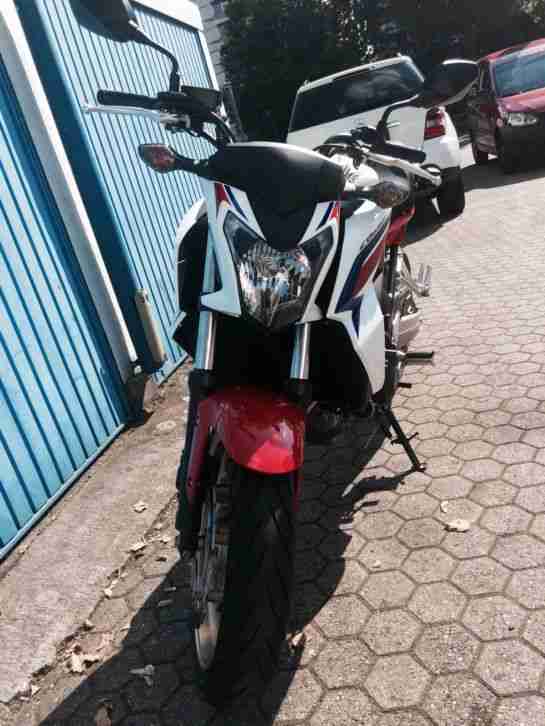 Honda CB 650F Ez: 06/2015 nur 660km gelaufen wie Neu