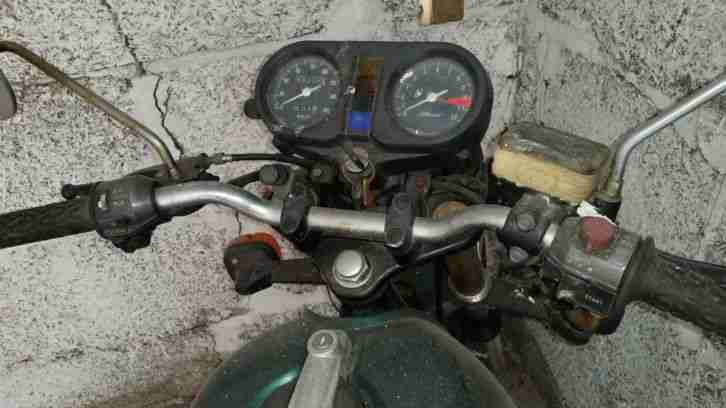 Honda CB250N in sehr schlechtem Zustand