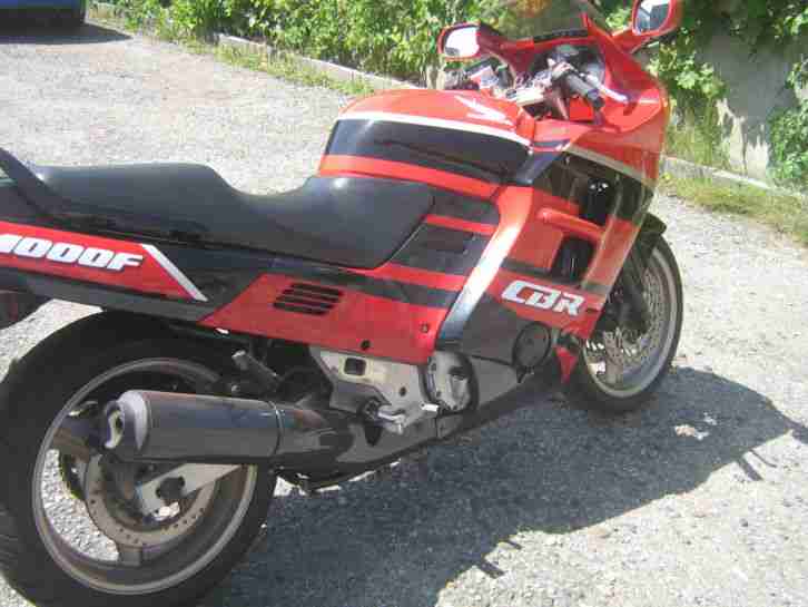 Honda CBR 1000 F24 rot