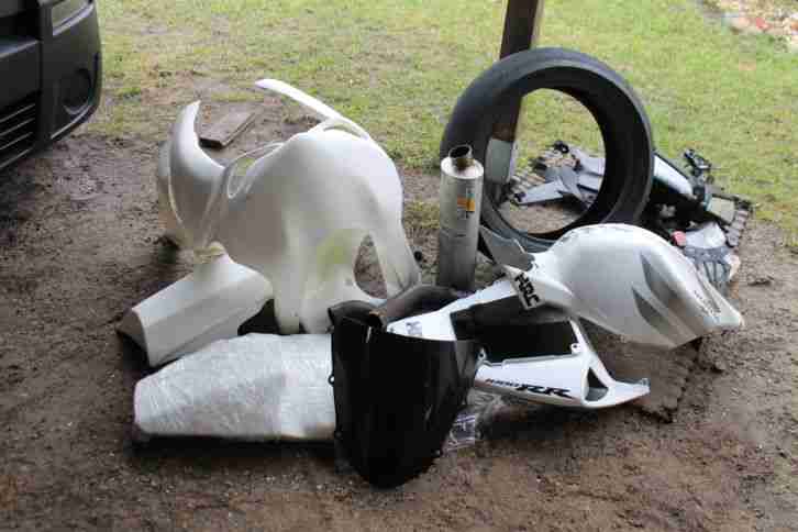 Honda CBR 1000 SC57 für die Rennstrecke mit Brief
