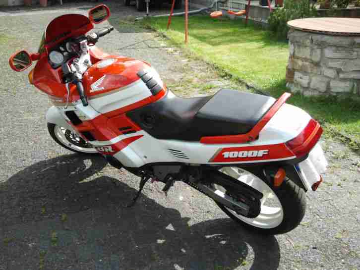 Honda CBR 1000F SC24