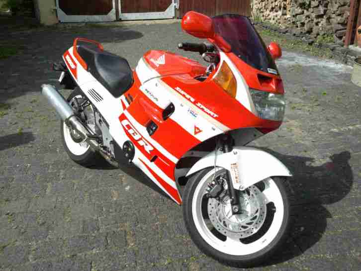 Honda CBR 1000F SC24