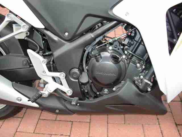 Honda CBR 250 RAB - NEUWERTIG - nur 198 KM ! Sondermodell TriColor.e.z. 2012