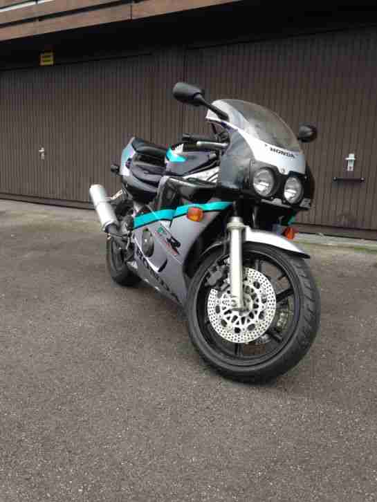 Honda CBR 400 RR Fireblade Limited Edition TÜV Neu erst 8732KM Garagenfahrzeug