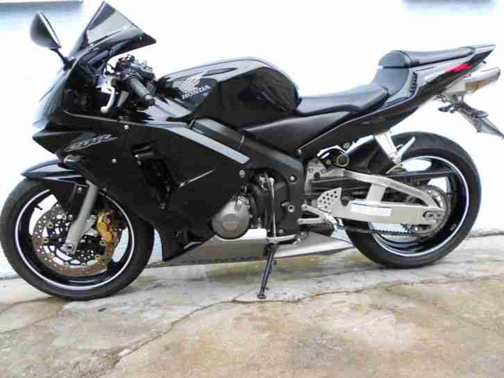 Honda CBR 600 RR / erst 9878Km / Insp. Neu / TÜV Neu / Top gepflegt