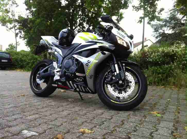 Honda CBR 600RR PC 40 Sonder Edition "Hannspree" Garagen Fahrzeug nur 8600 KM