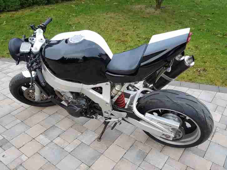 Honda CBR 900 Fireblade SC29 Streetfighter 10tkm black/white Naked bike custom