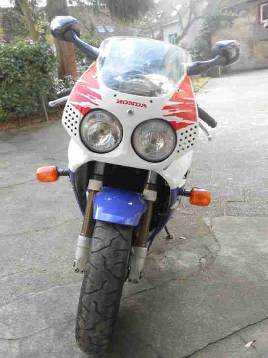 Honda CBR 900 RR Fireblade 1.Hand 18.982 Km 95 KW 256 km/h in Hanau Unfallfrei