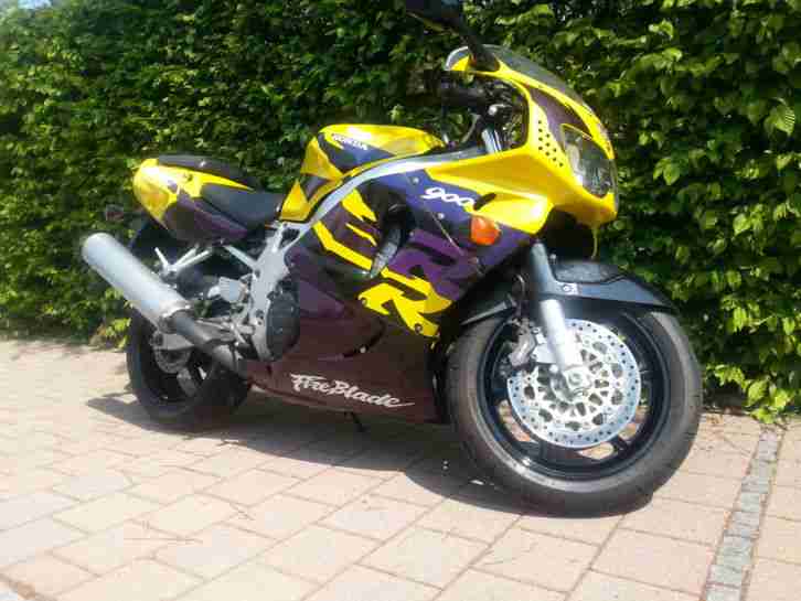 Honda CBR 900 RR / SC33