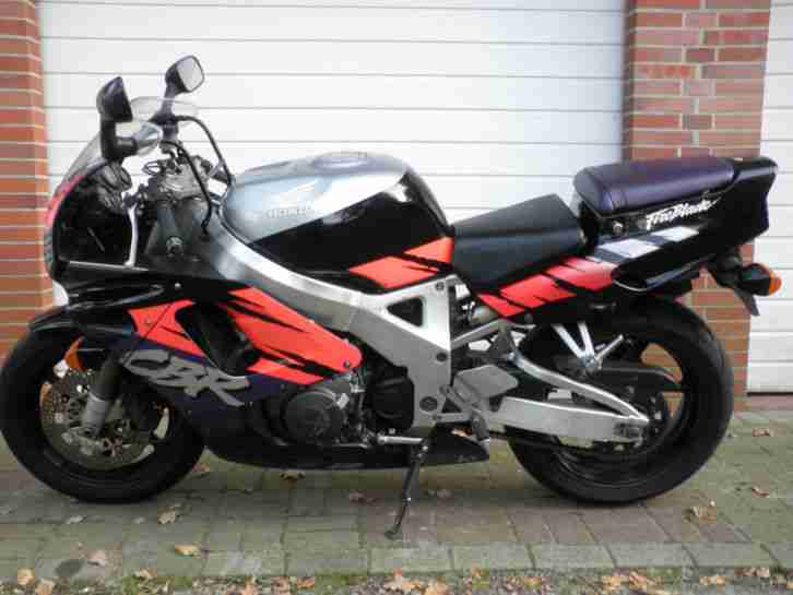 Honda CBR 900 RR --UR ---Fireblade in einer tollen Farbgebung,MOD 1995