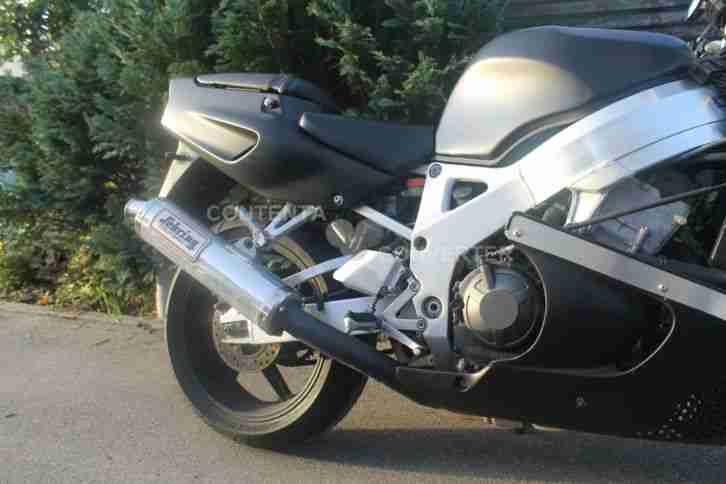 Honda CBR 900 SC28