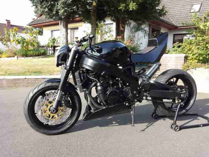 Honda CBR 900 SC33 STREETFIGHTER