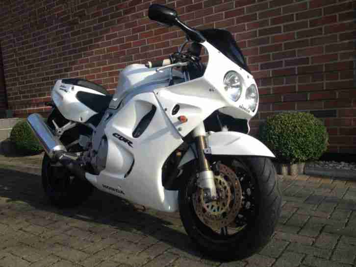 Honda CBR 900RR Fireblade SC 28 weiß/schwarz gepflegt - 4209km