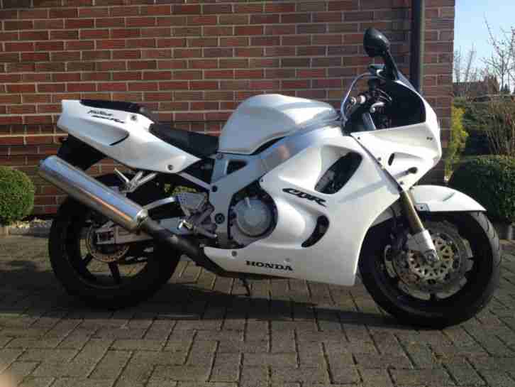 Honda CBR 900RR Fireblade SC 28 weiß/schwarz gepflegt - 4209km