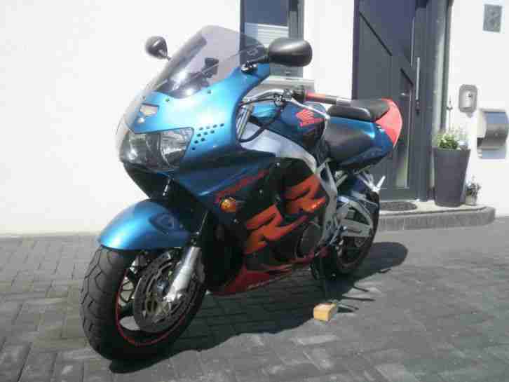 Honda CBR 900RR SC33 Fireblade Einzelstück Superbike Remus uvm. TOP ZUSTAND !!