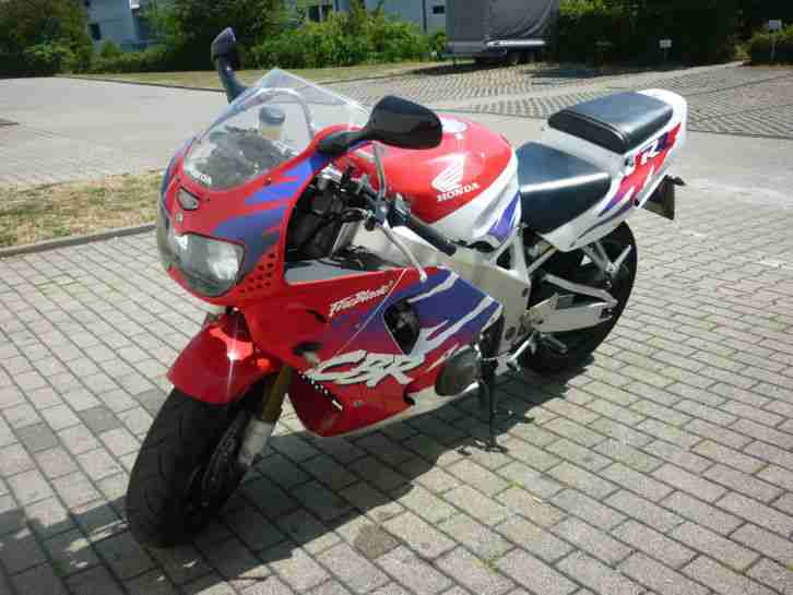Honda CBR 900rr SC28