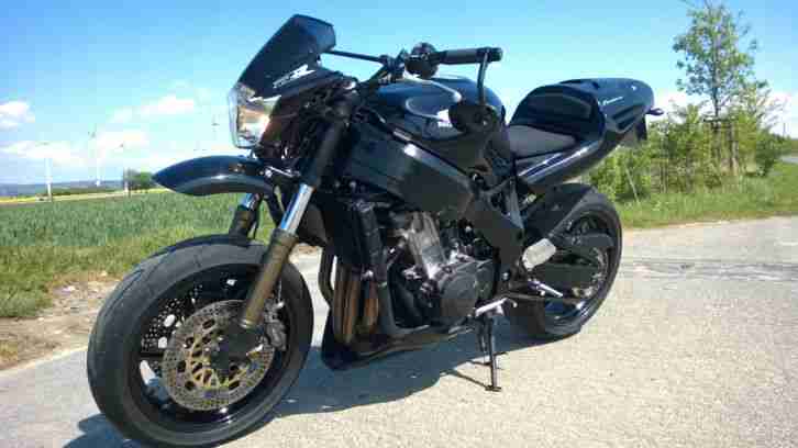 Honda CBR Fireblade SC28 Custom Umbau Streetfighter naked Bike schwarz