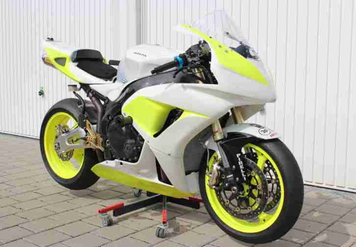 CBR1000RR SC57 mit vielen HRC Teilen